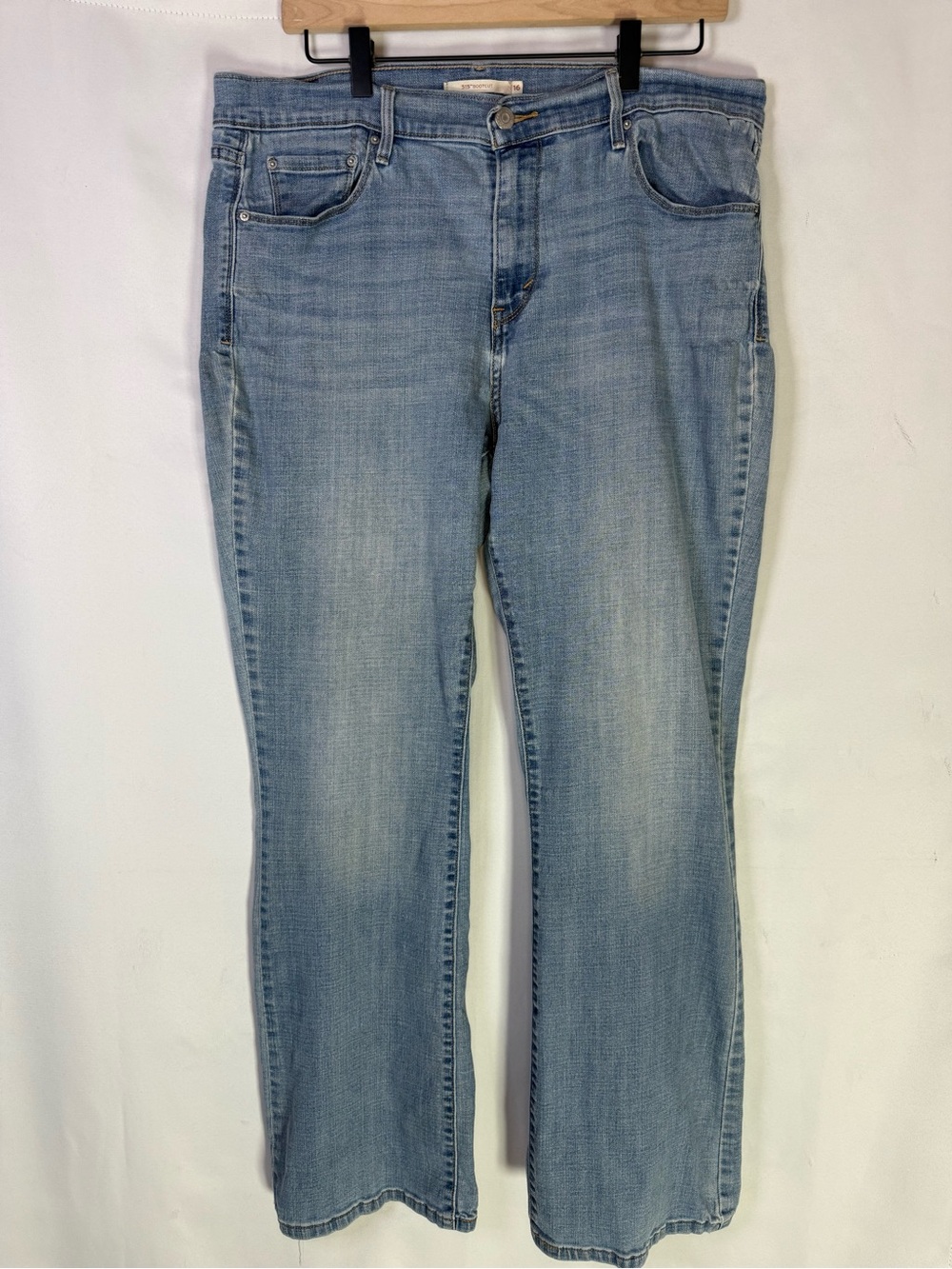 Levi’s - Light Wash Women’s Jeans Classic Straight Leg - Size 16